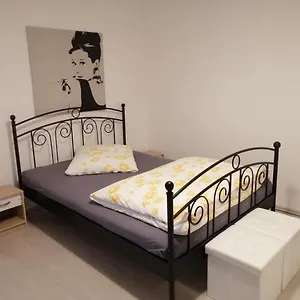 Apartment Ferienwohnung Beutelsbacherstrasse 12 Untertürkheim, Stuttgart