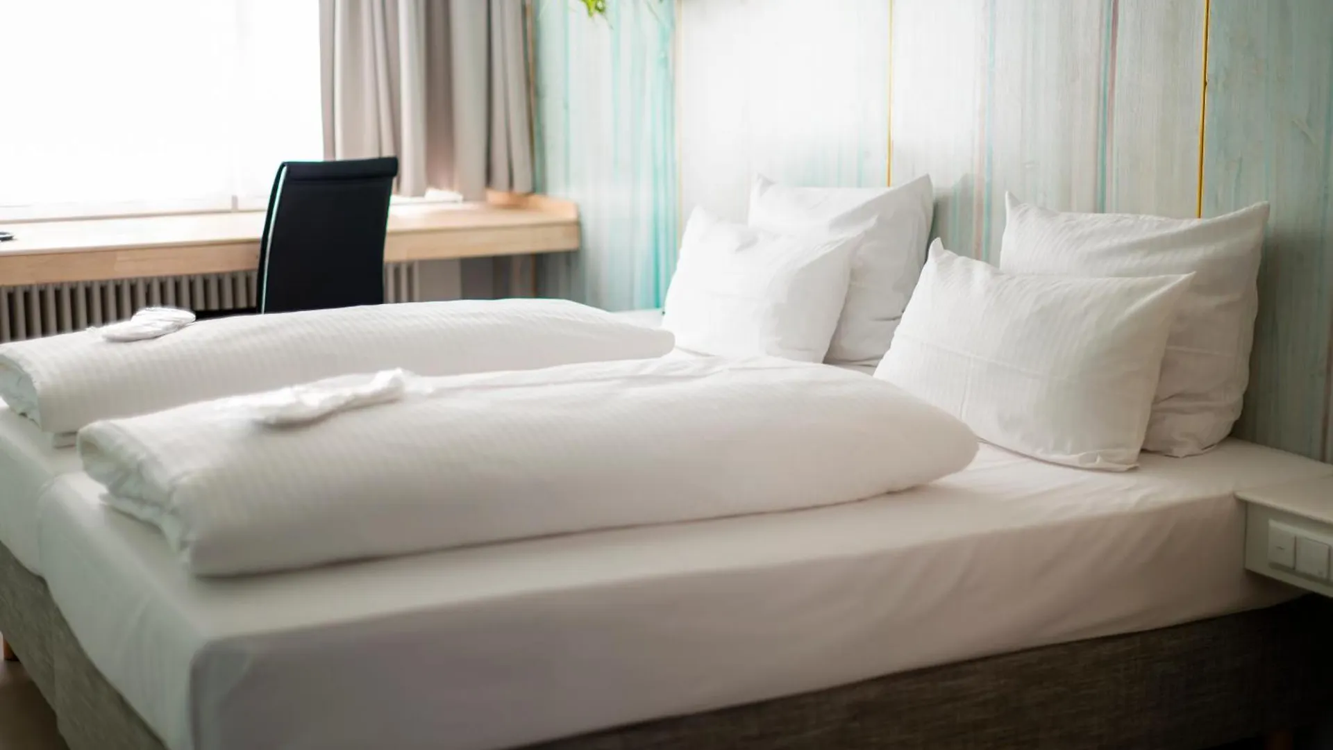 Abalon Hotel Ideal contacts